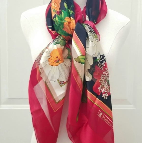 Mool Mang Cho Red Floral 43" x 43" Square Scarf, New without Tag - Picture 2 of 8